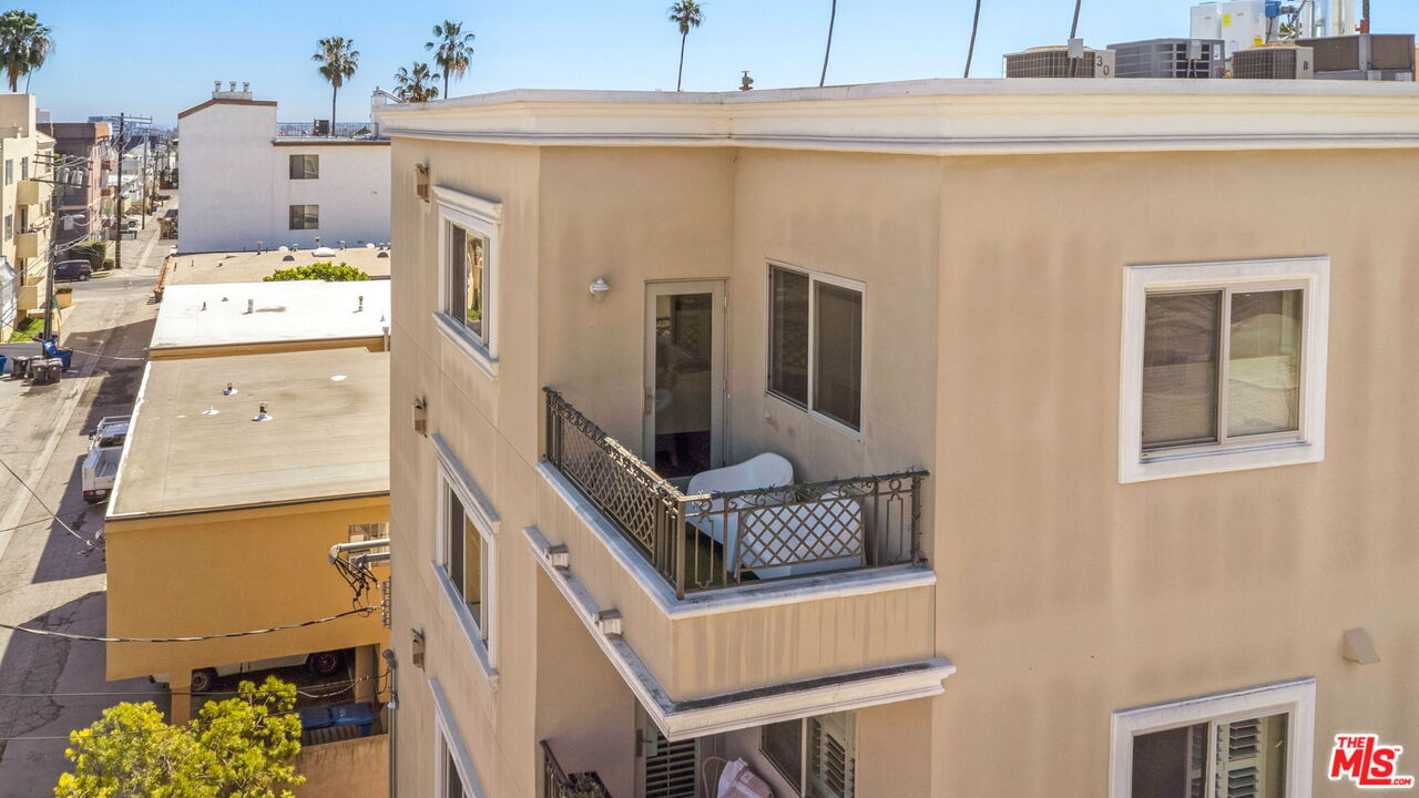 1316 Amherst Ave Unit: 402