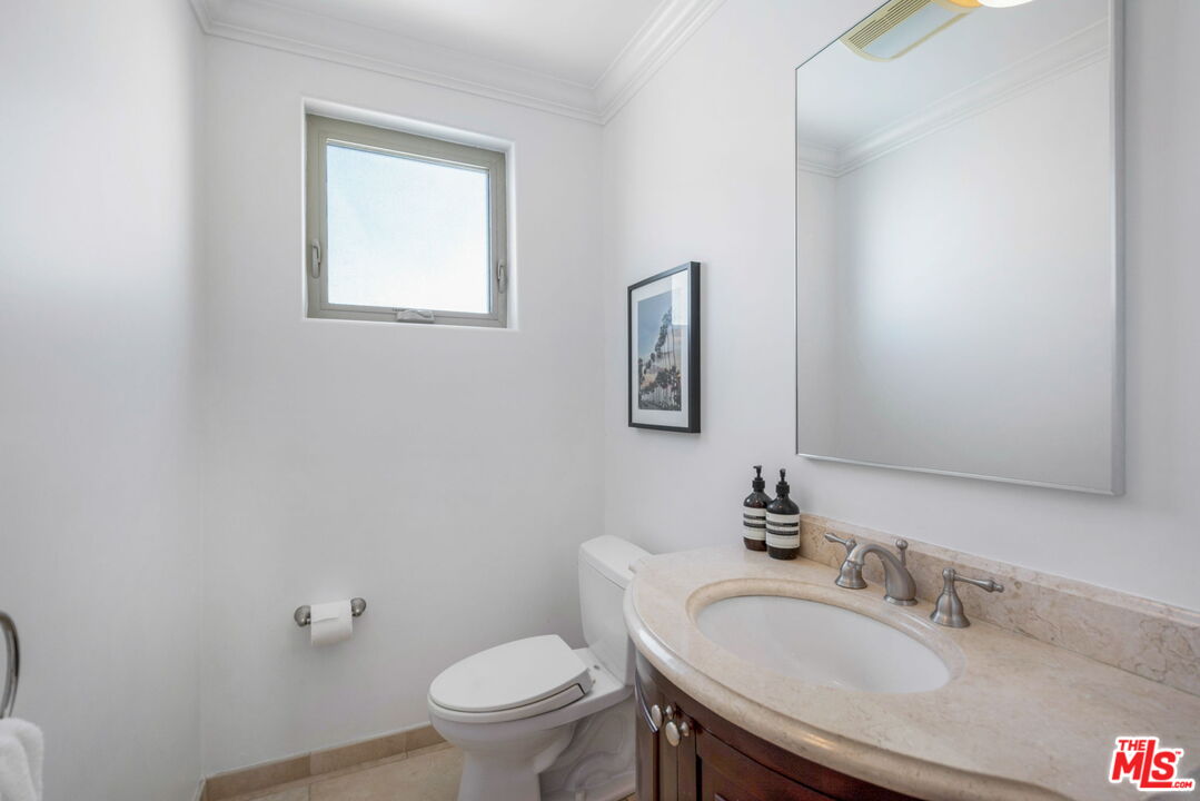 1316 Amherst Ave Unit: 402