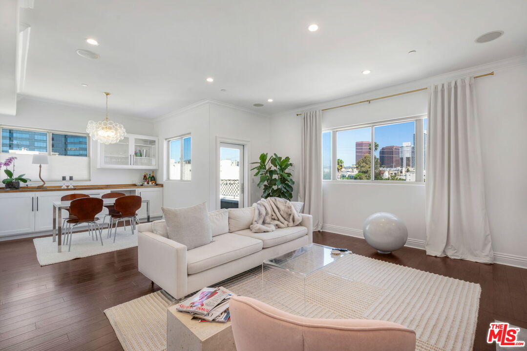 1316 Amherst Ave Unit: 402