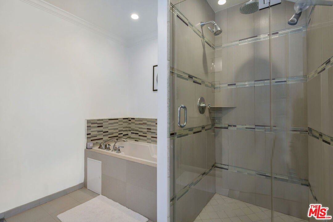 1316 Amherst Ave Unit: 402