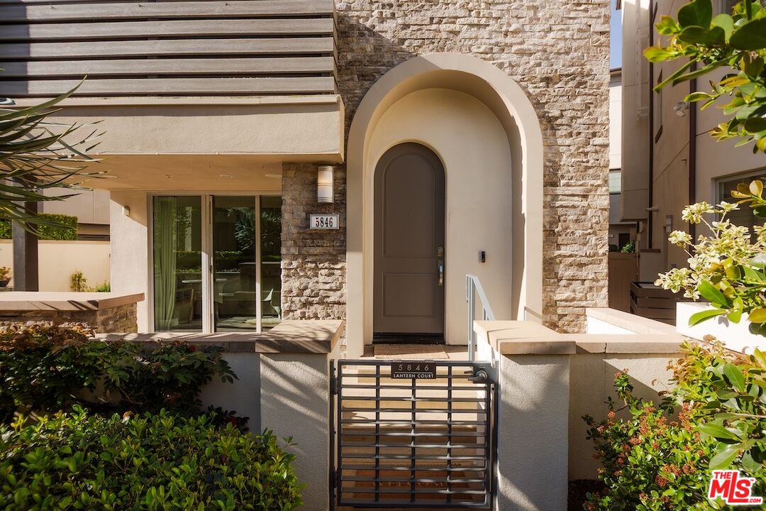 5846 N Lantern Ct