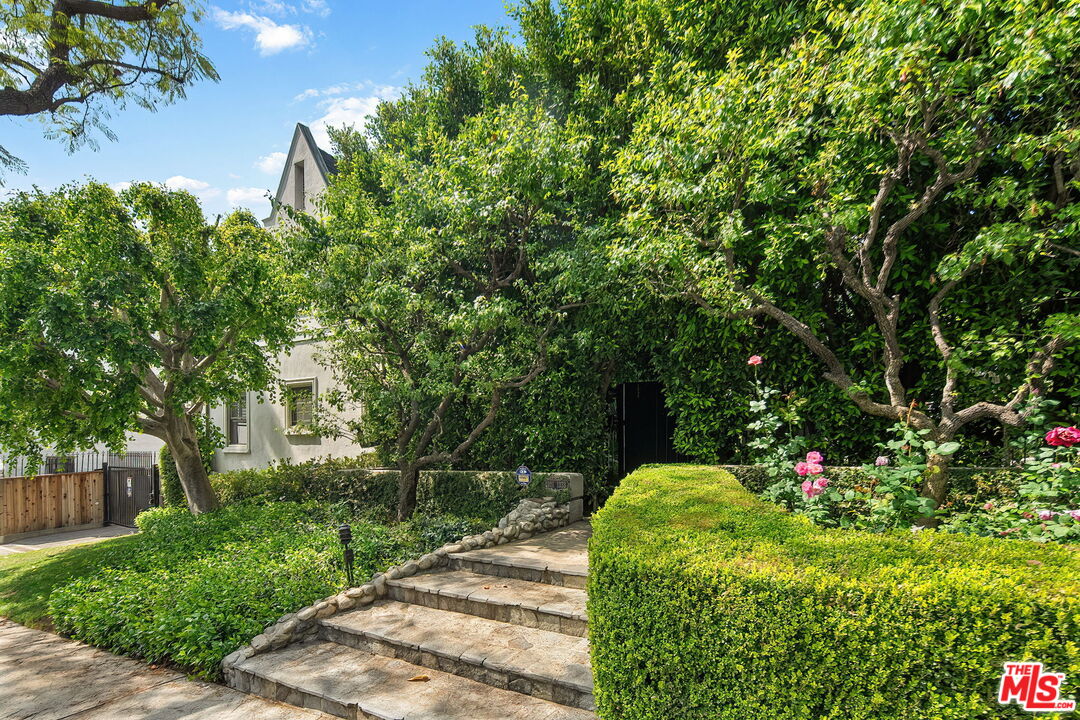 1321 N Hayworth Ave Unit: A