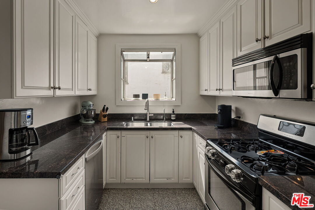 1321 N Hayworth Ave Unit: A