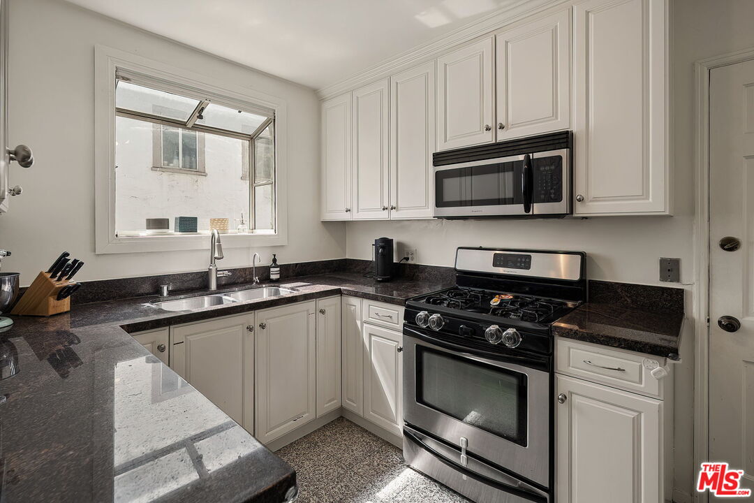 1321 N Hayworth Ave Unit: A