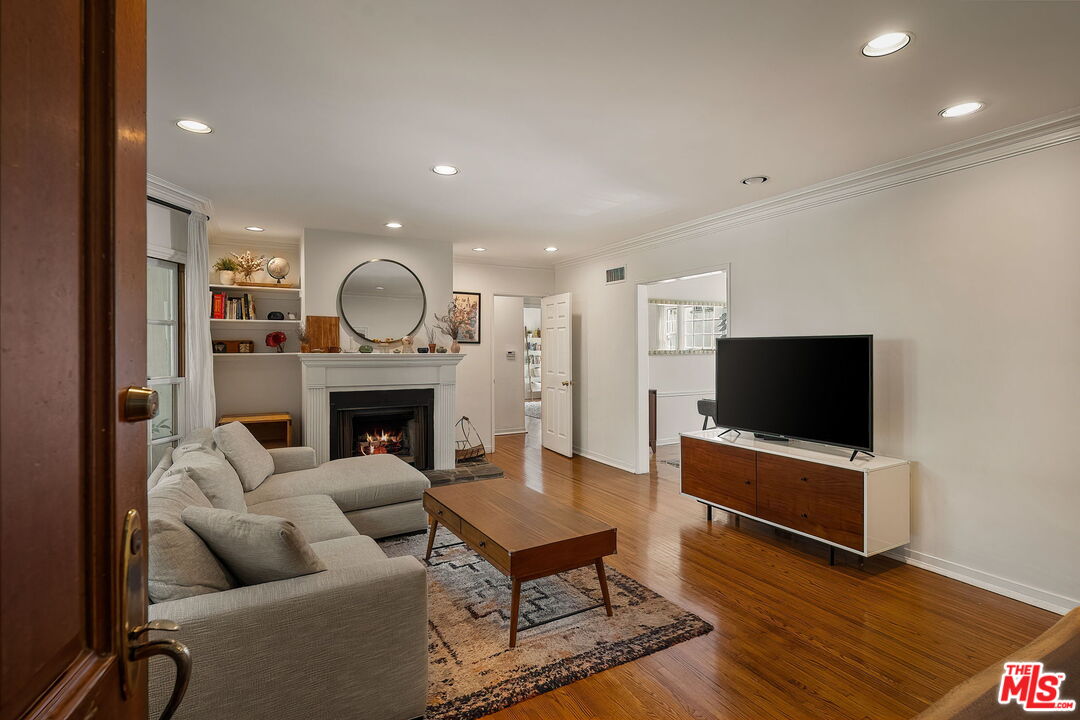 1321 N Hayworth Ave Unit: A