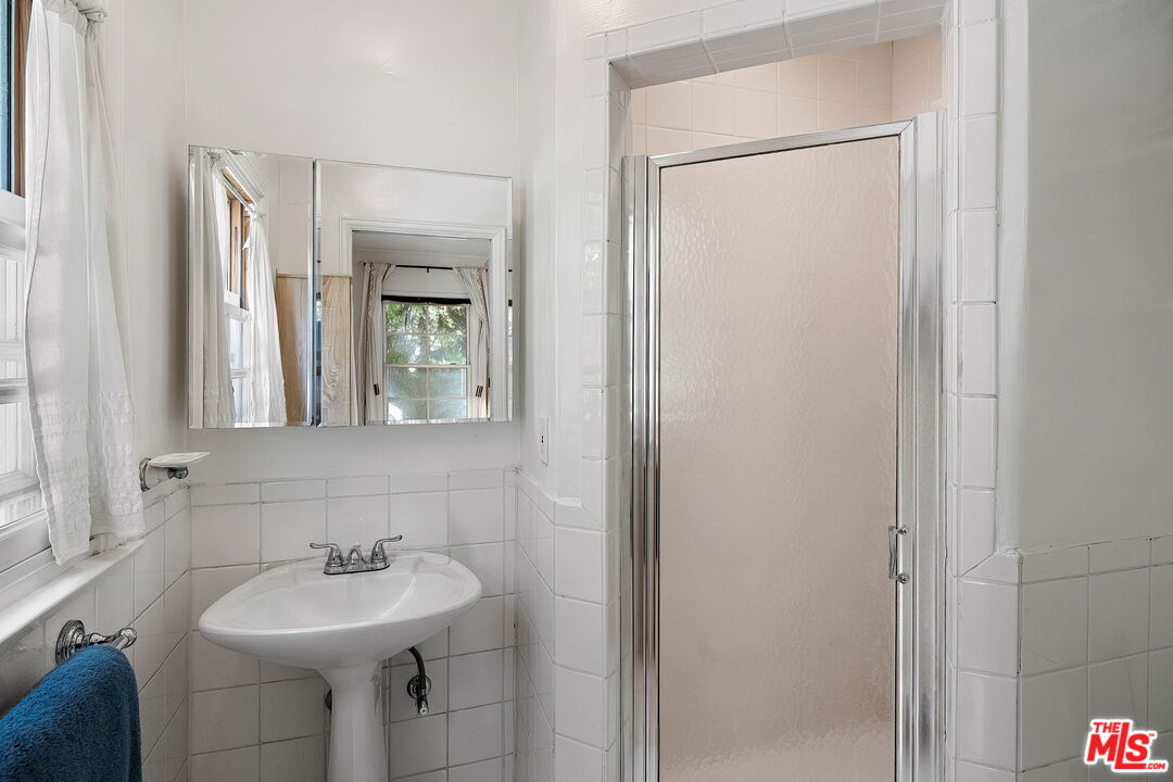 1321 N Hayworth Ave Unit: A