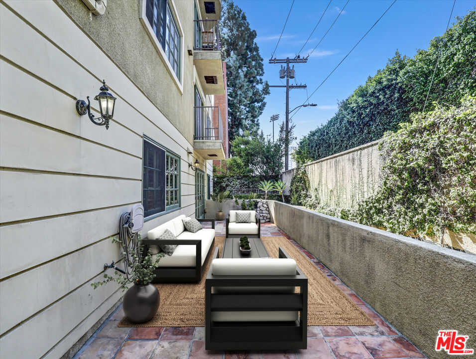 277 S Spalding Dr Unit: 102