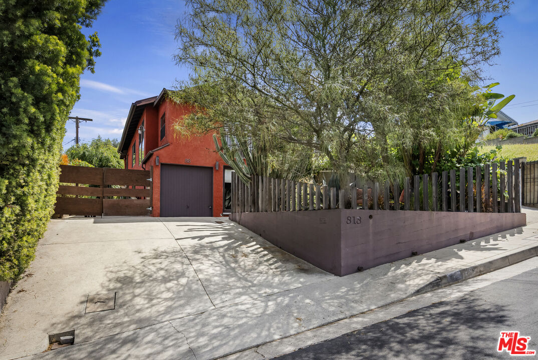 818 N Avenue 52