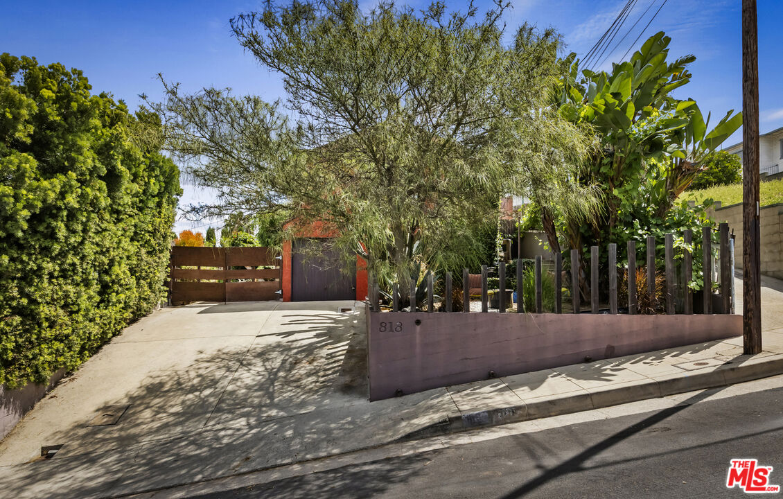 818 N Avenue 52