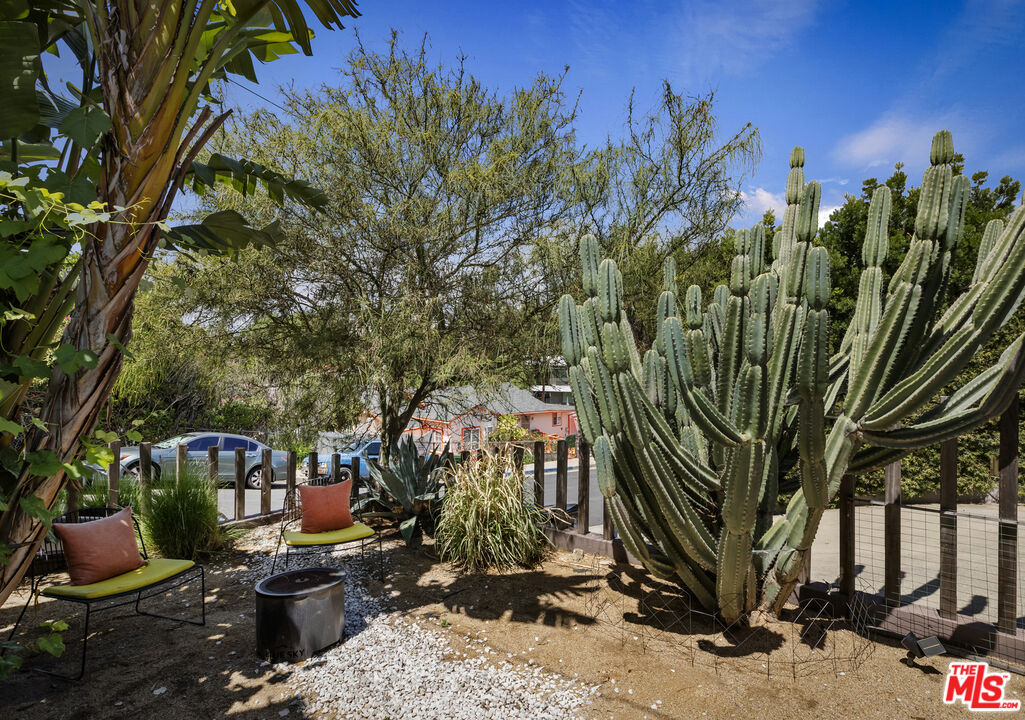 818 N Avenue 52