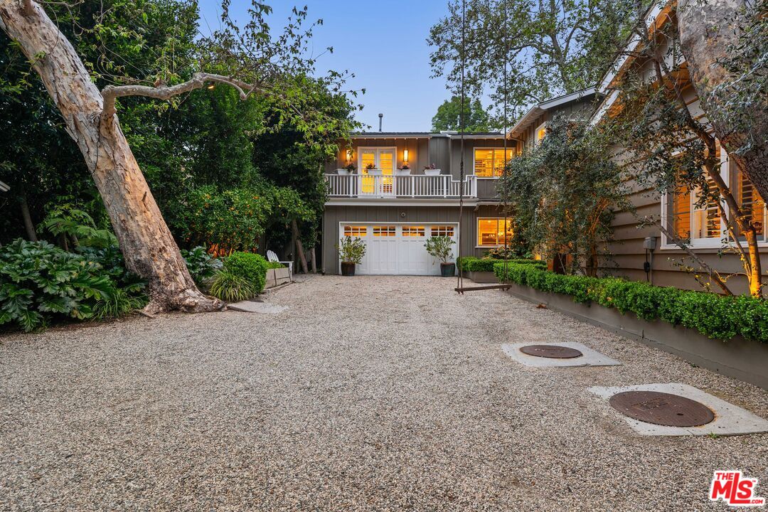 3354 Mandeville Canyon Rd