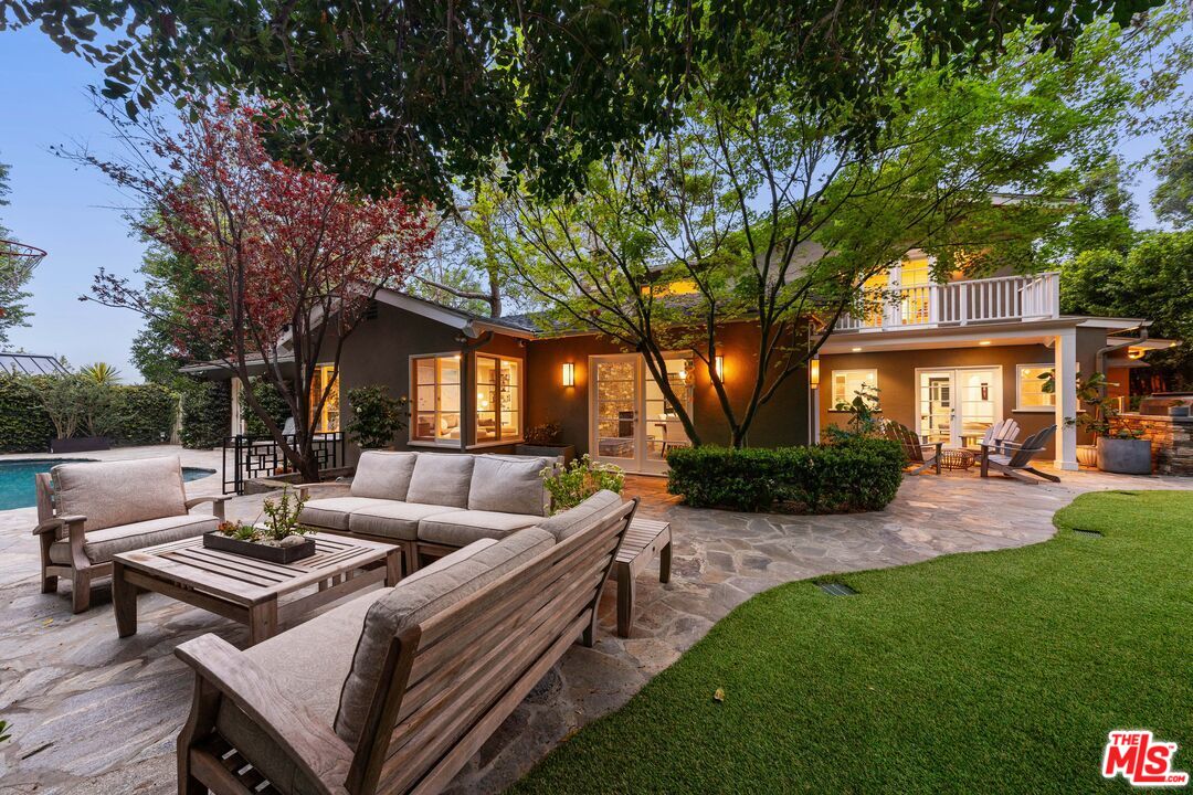 3354 Mandeville Canyon Rd