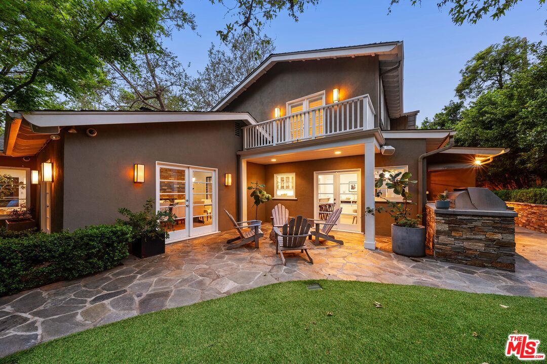 3354 Mandeville Canyon Rd