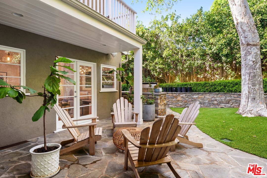 3354 Mandeville Canyon Rd