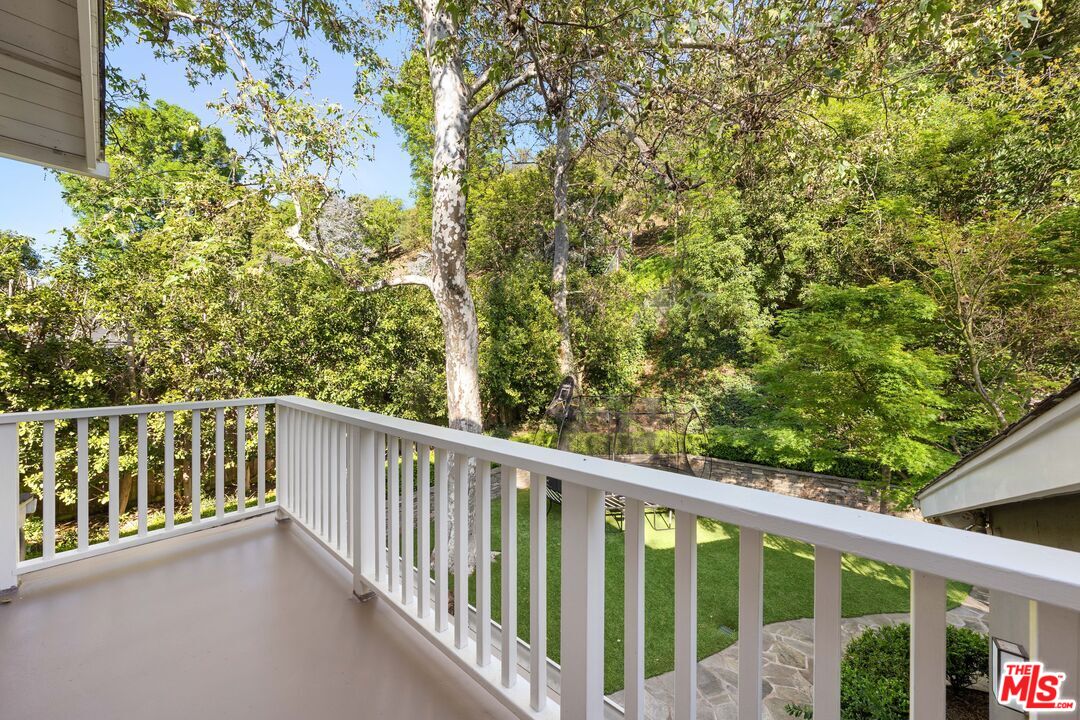 3354 Mandeville Canyon Rd