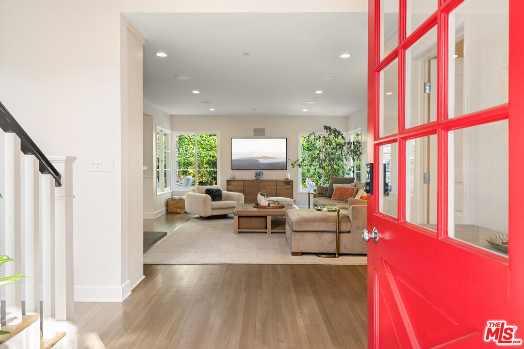 3354 Mandeville Canyon Rd
