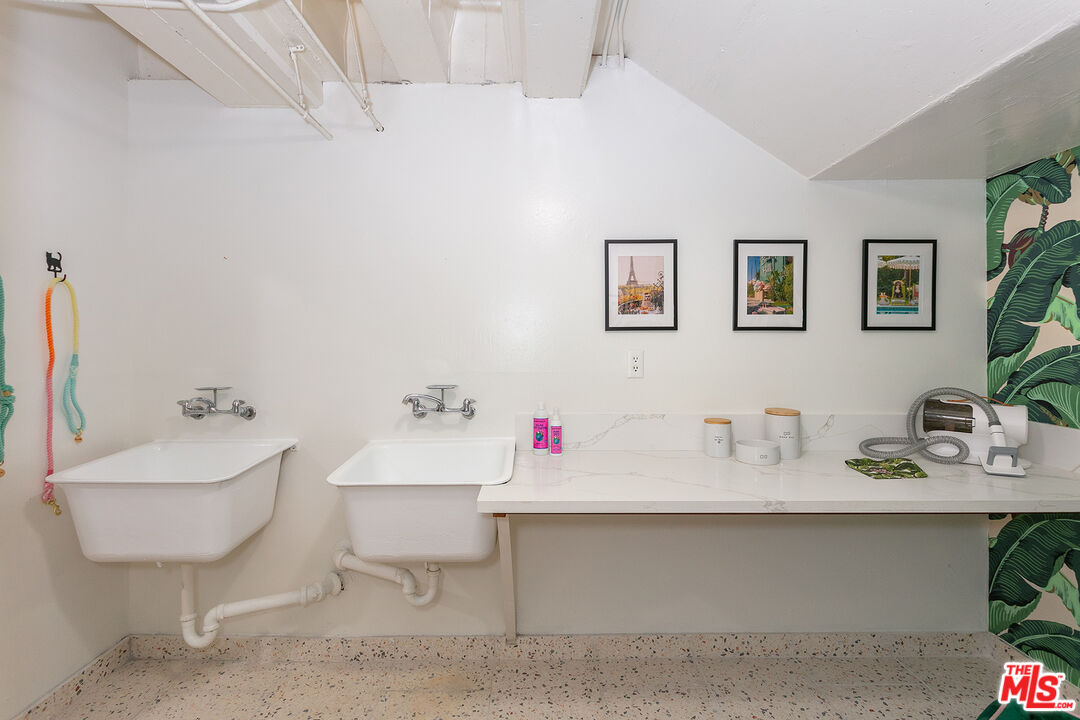 301 S Rexford Dr Unit: 1