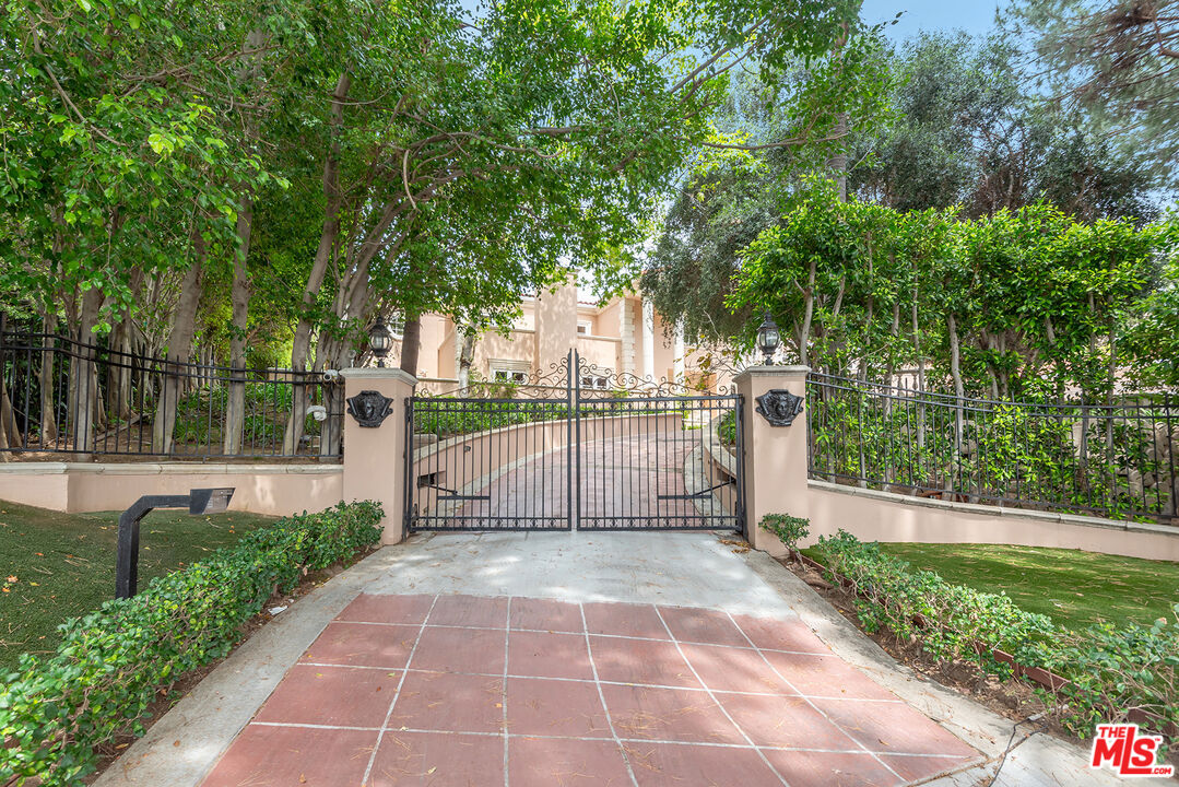 407 Robert Ln