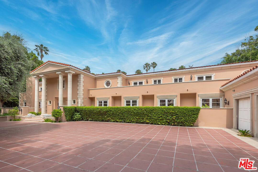 407 Robert Ln
