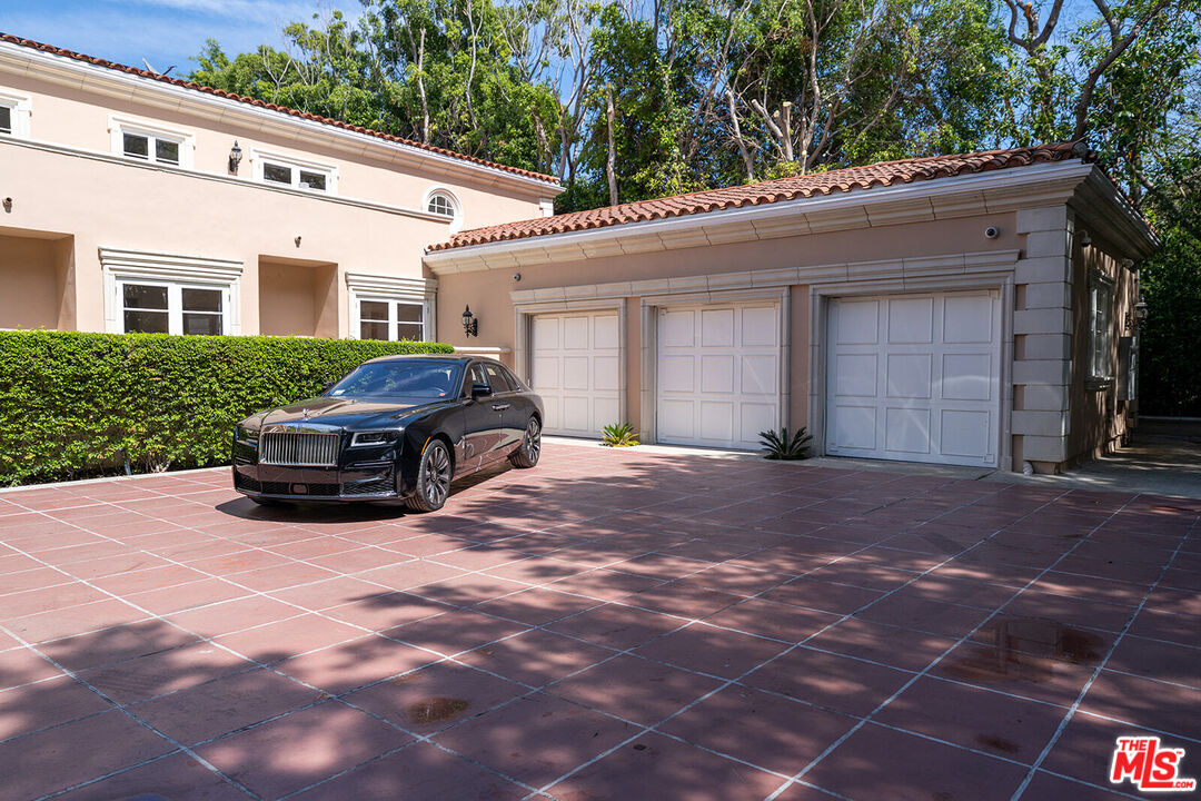 407 Robert Ln