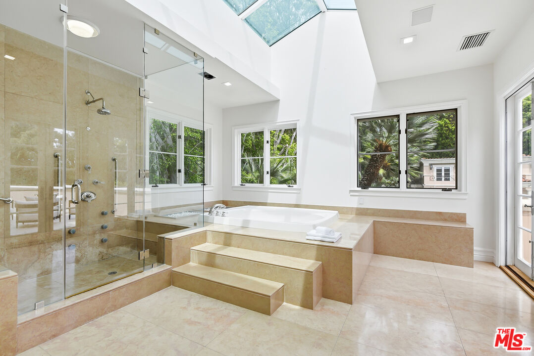 407 Robert Ln