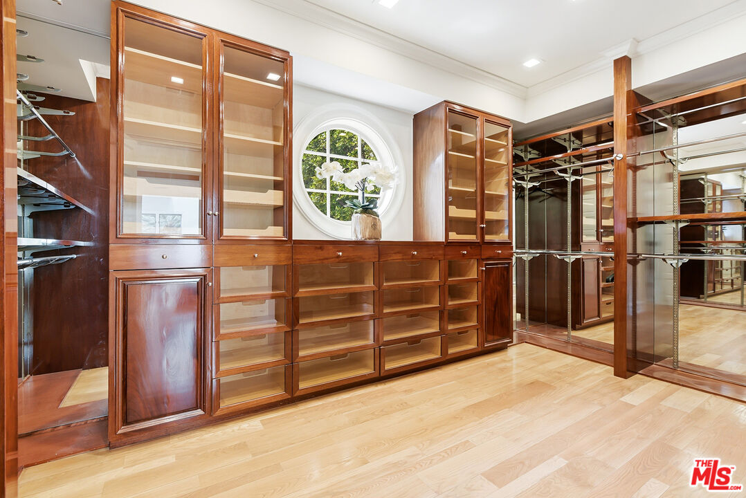 407 Robert Ln