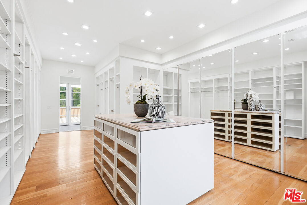 407 Robert Ln
