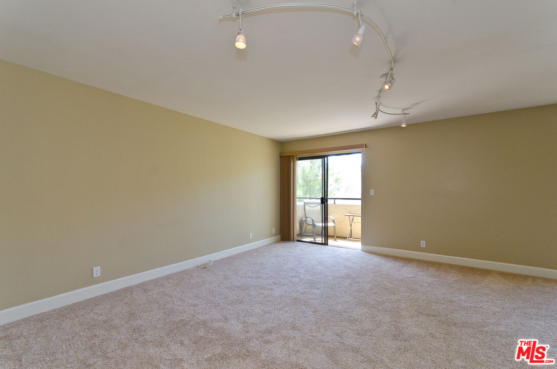 10982 ROEBLING AVE Unit: 461