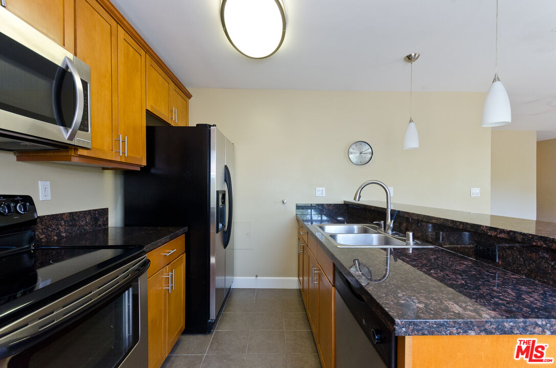 10982 ROEBLING AVE Unit: 461