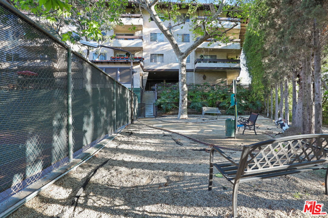 2700 Cahuenga Blvd Unit: 2216