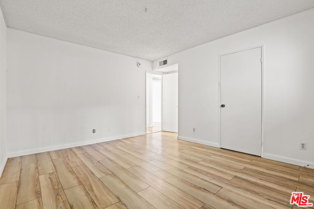 2700 Cahuenga Blvd Unit: 2216