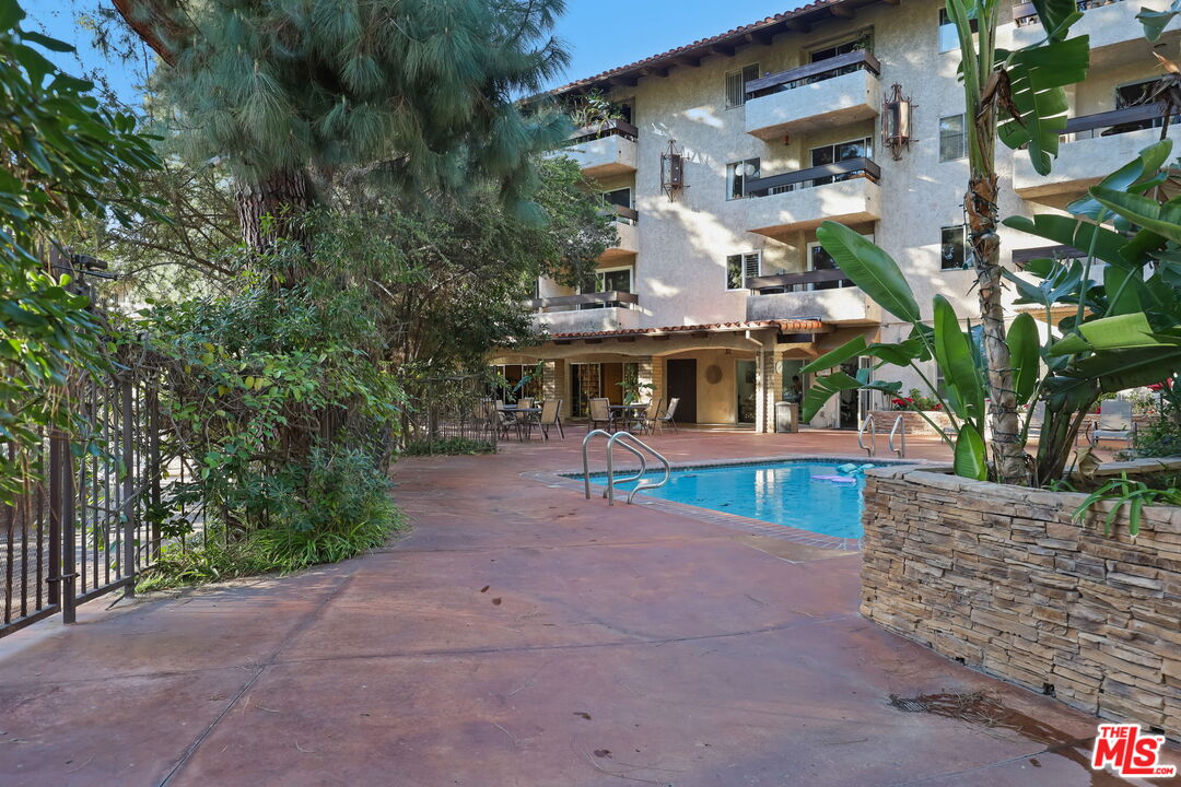 2700 Cahuenga Blvd Unit: 2216