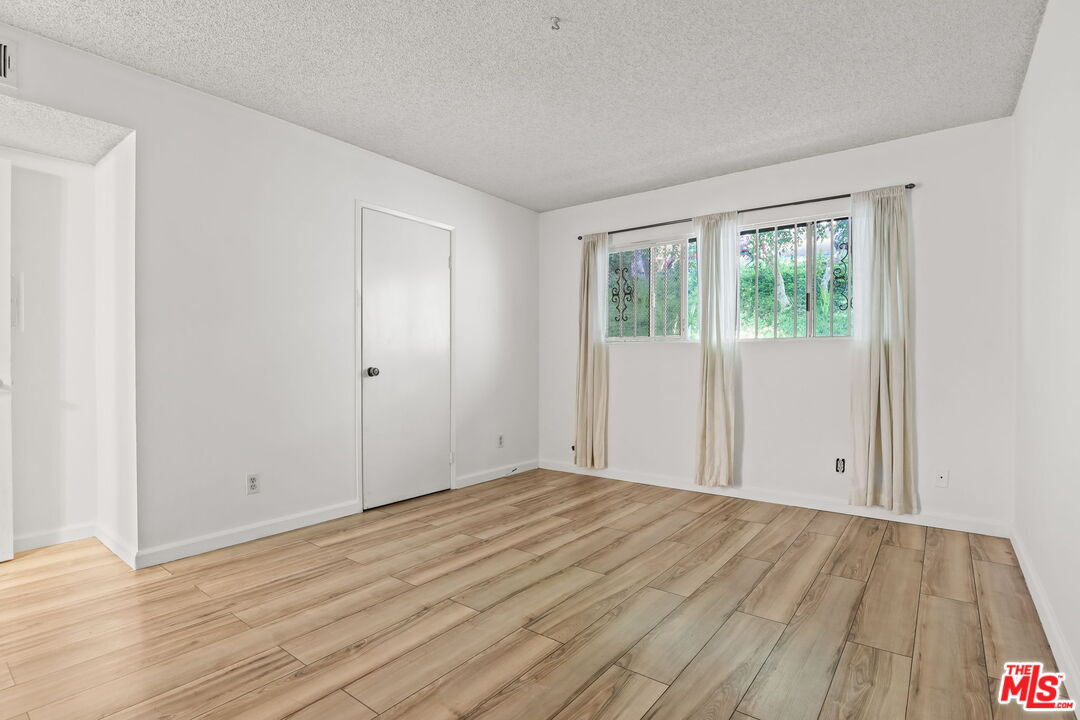 2700 Cahuenga Blvd Unit: 2216