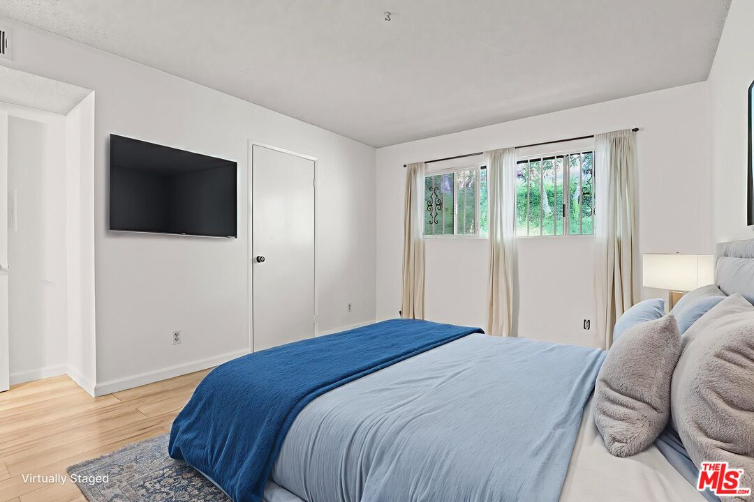 2700 Cahuenga Blvd Unit: 2216