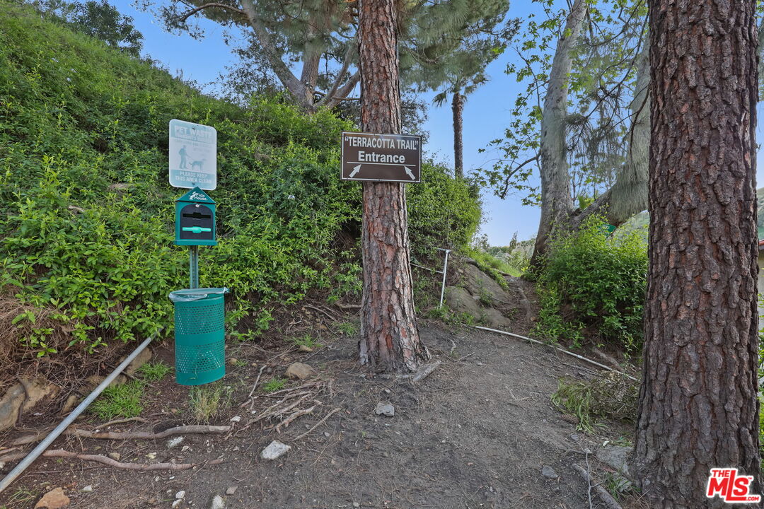 2700 Cahuenga Blvd Unit: 2216