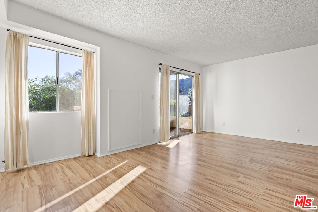 2700 Cahuenga Blvd Unit: 2216