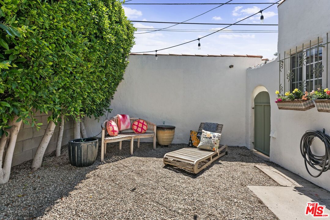 2030 S Redondo Blvd