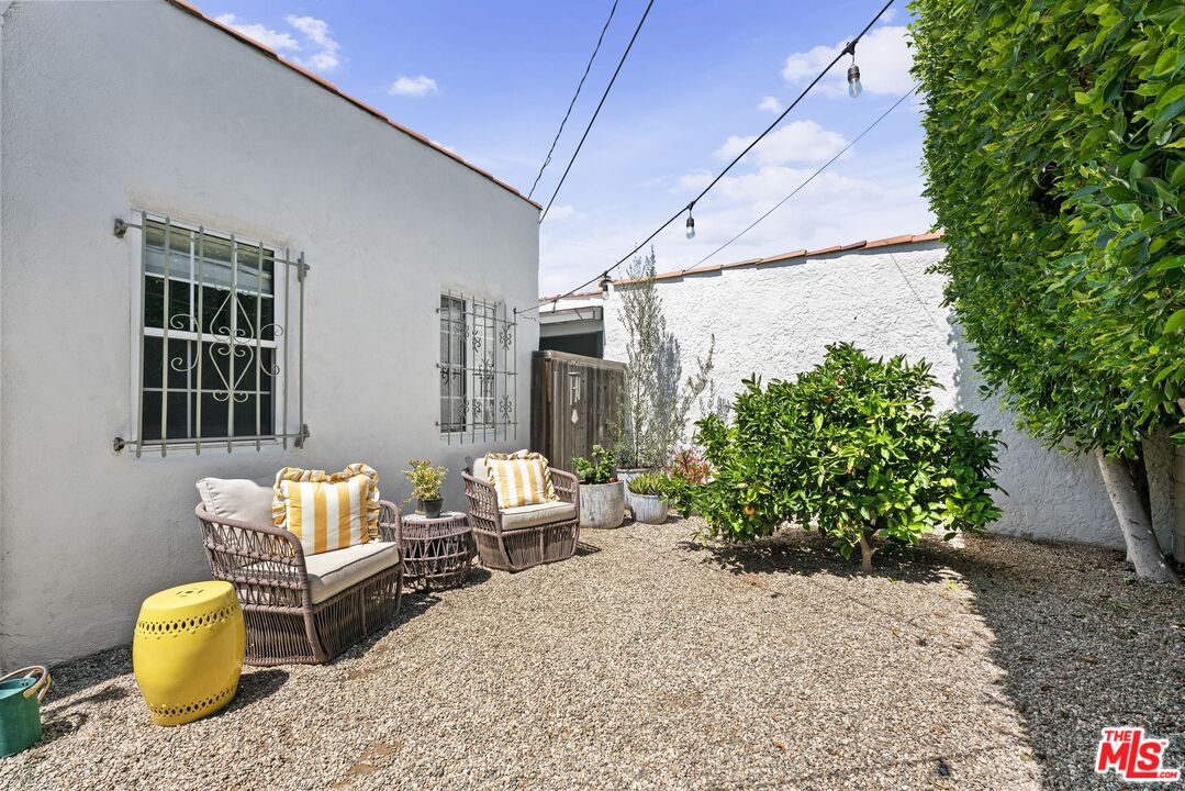 2030 S Redondo Blvd