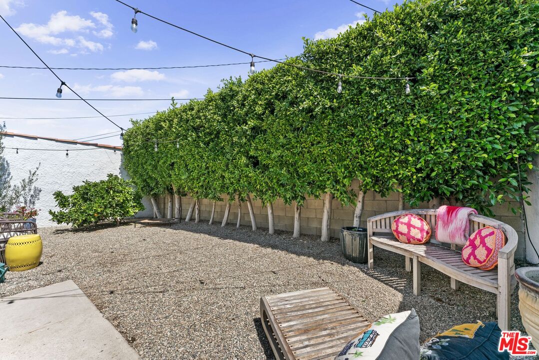 2030 S Redondo Blvd