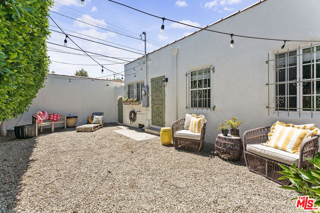 2030 S Redondo Blvd