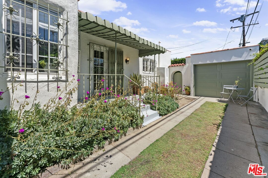2030 S Redondo Blvd