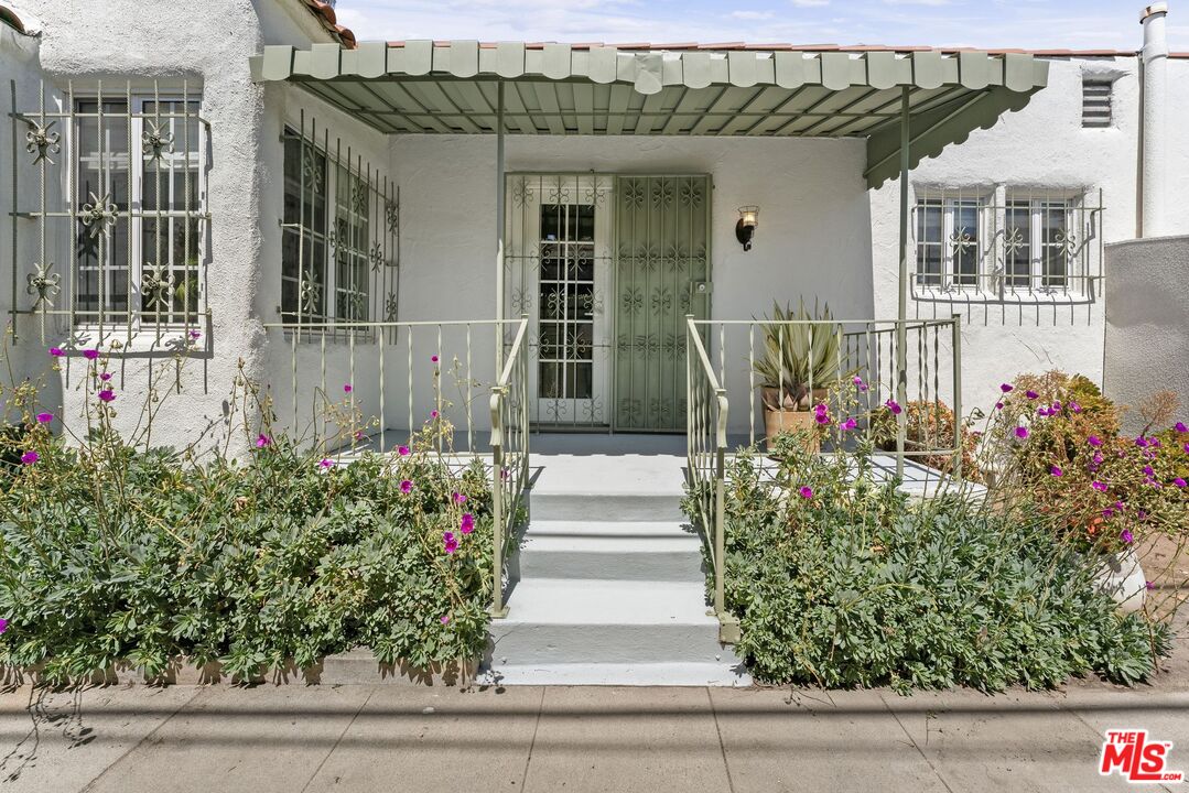 2030 S Redondo Blvd