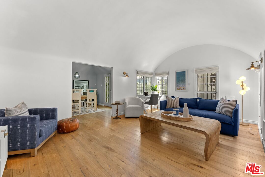 2030 S Redondo Blvd