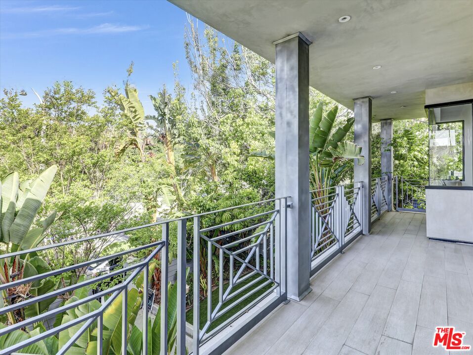 1724 N Sierra Bonita Ave