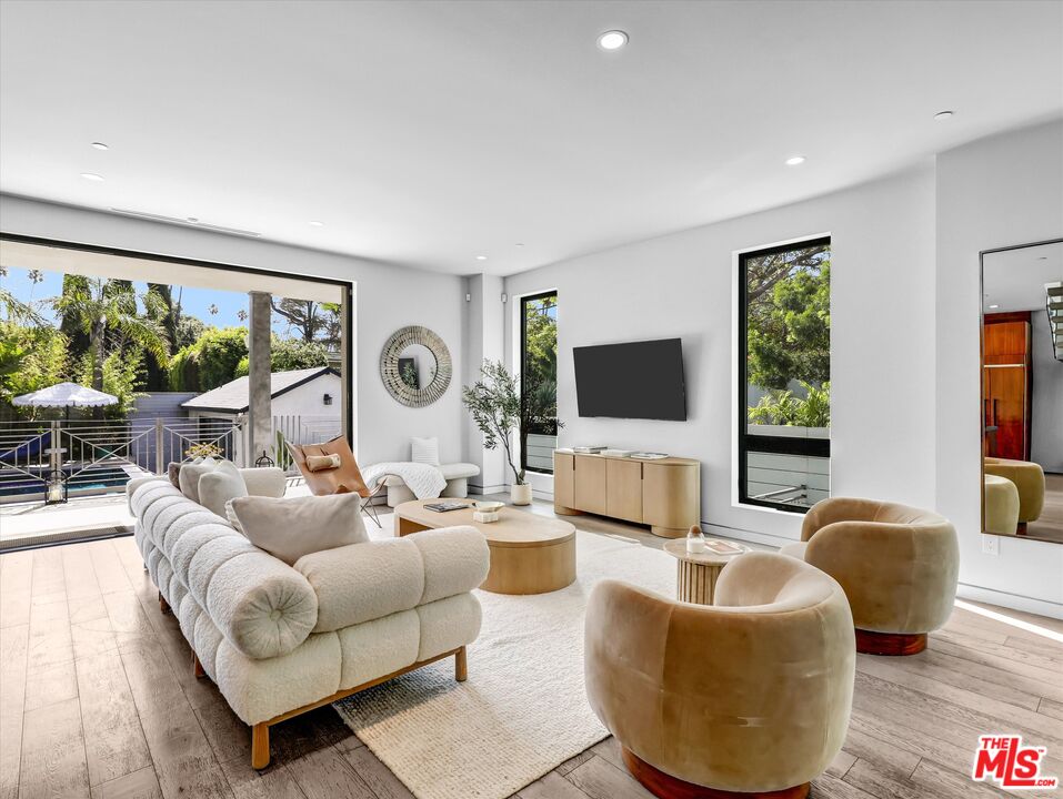1724 N Sierra Bonita Ave