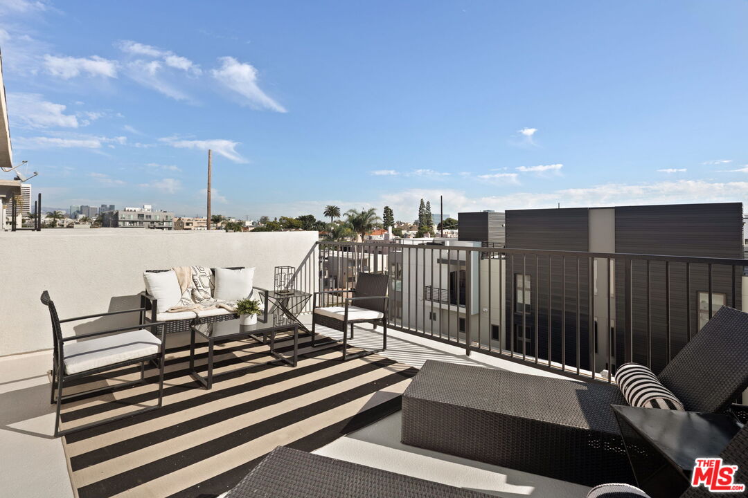 1717 S Barrington Ave Unit: 103