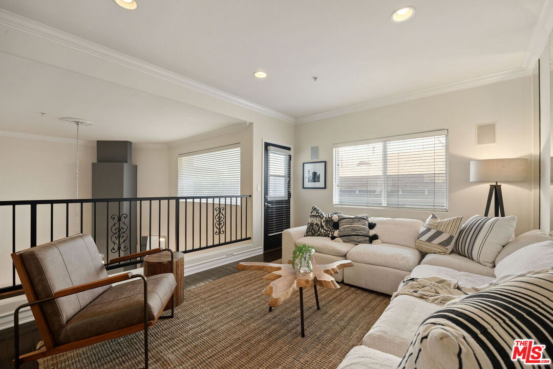 1717 S Barrington Ave Unit: 103