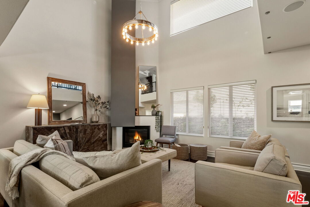 1717 S Barrington Ave Unit: 103