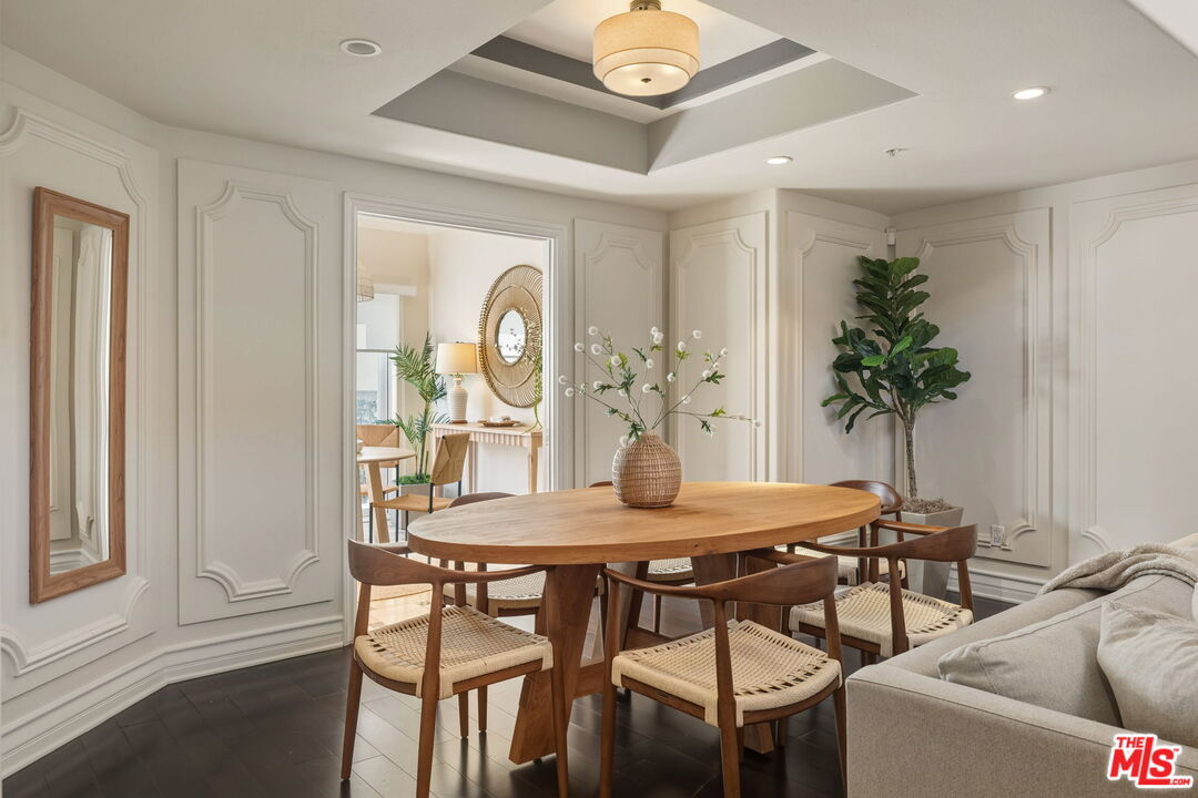 1717 S Barrington Ave Unit: 103