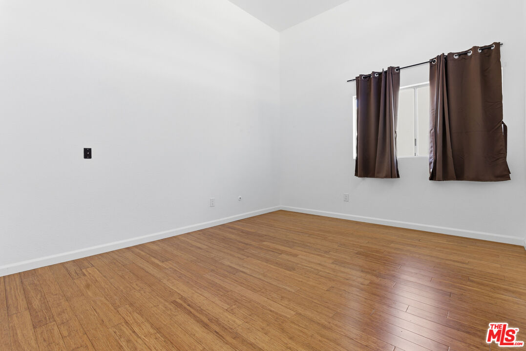 1083 W Kensington Rd